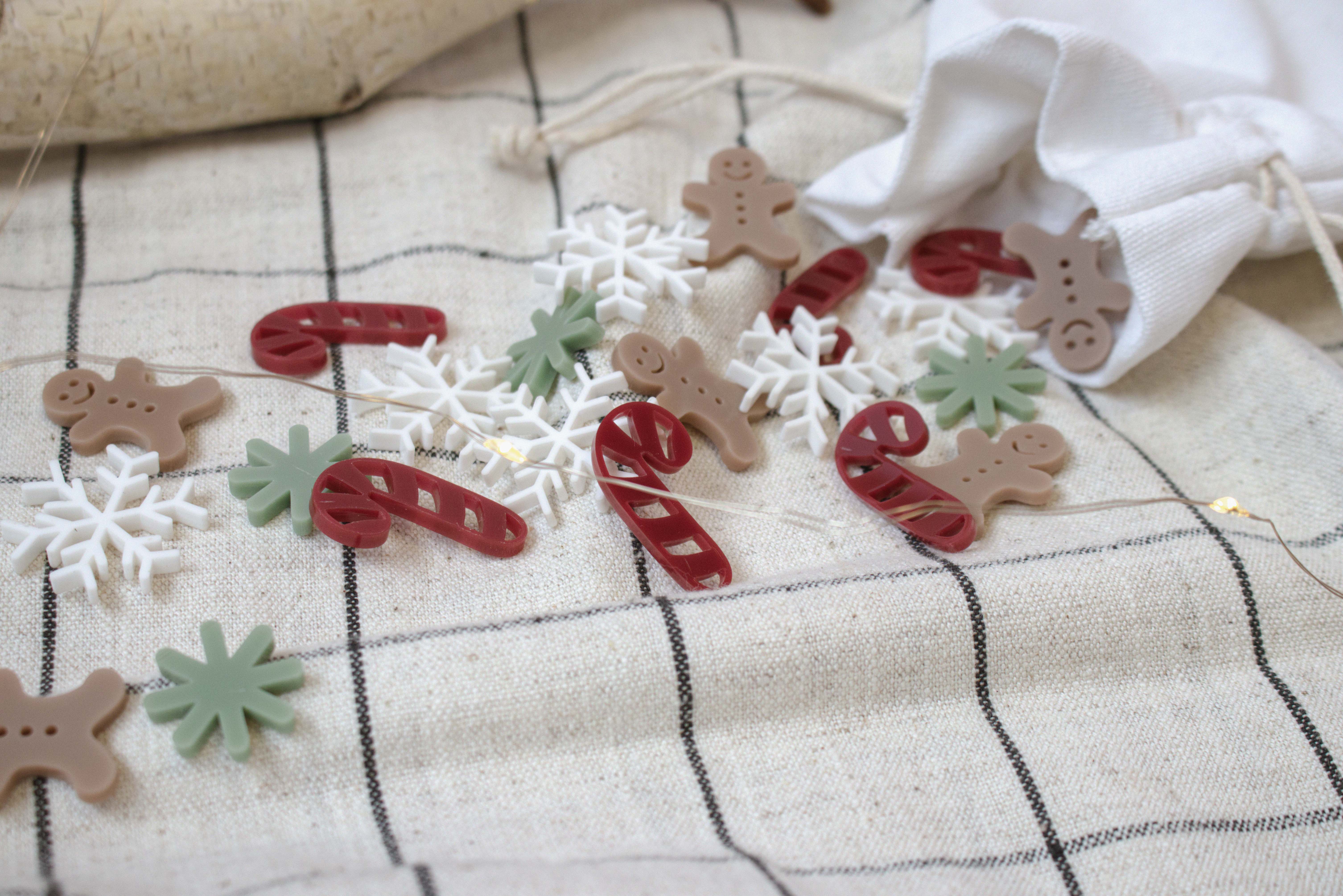 Invy Design - Weihnachtskonfetti 24 Stück 